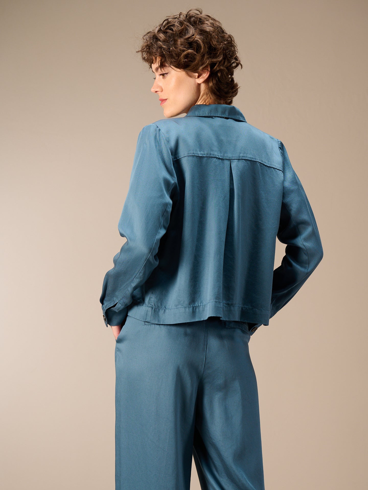 F26129_bluesteel_3.jpg