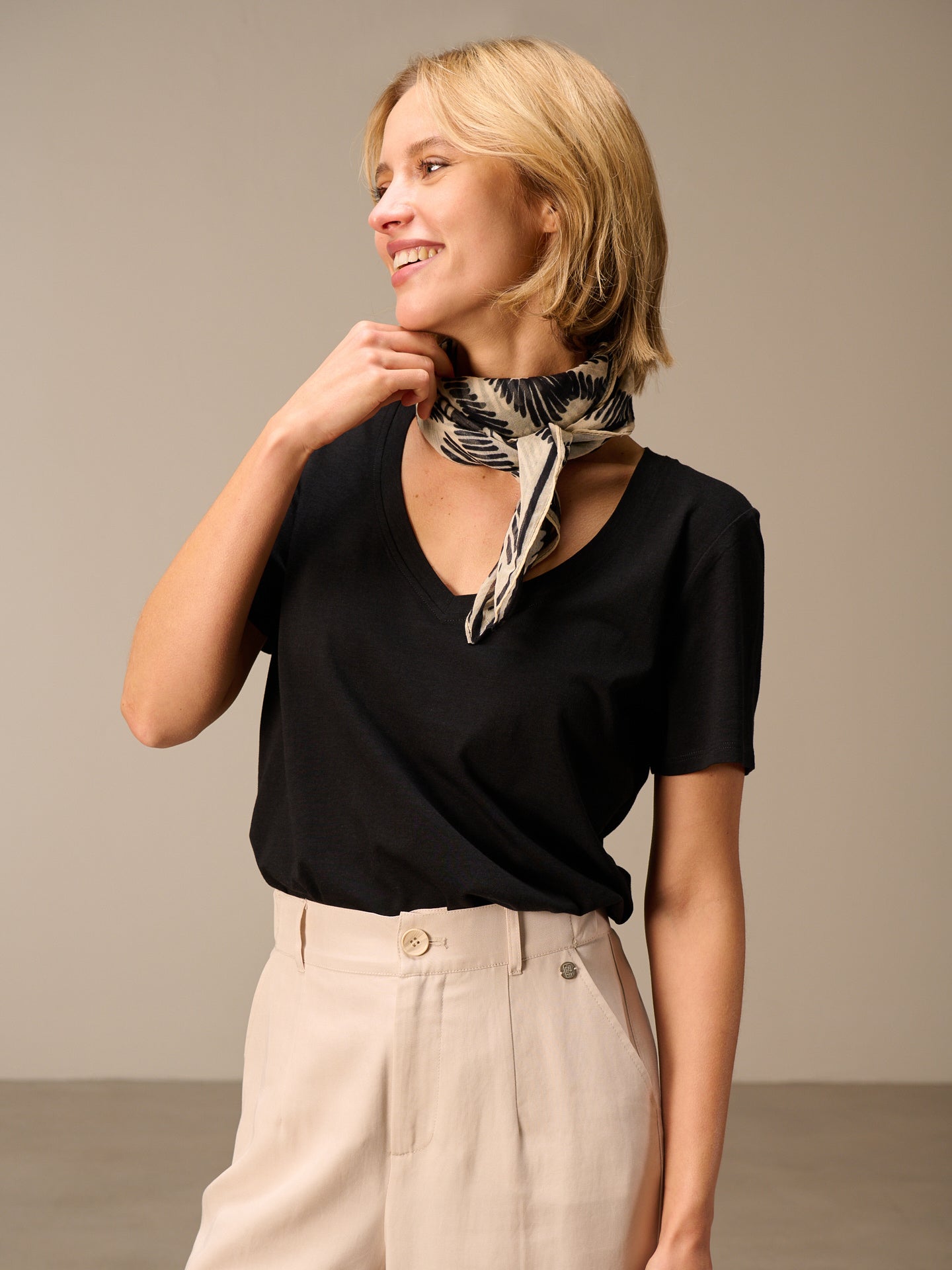 S26180_black_3.jpg
