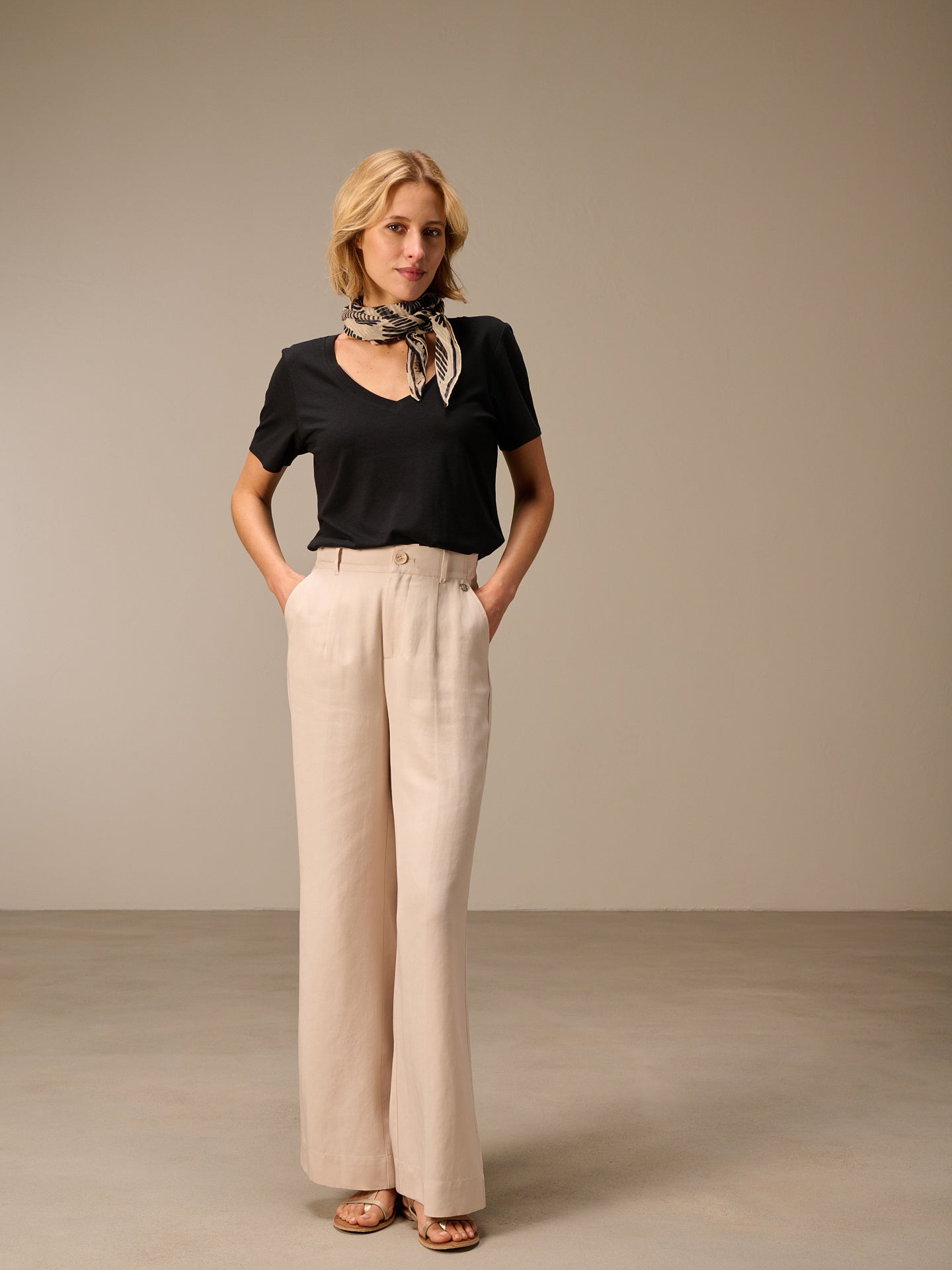 S26180_black_4.jpg