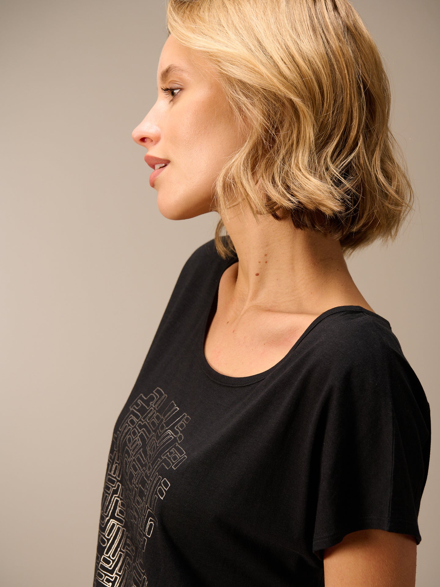 S26181_black_4.jpg