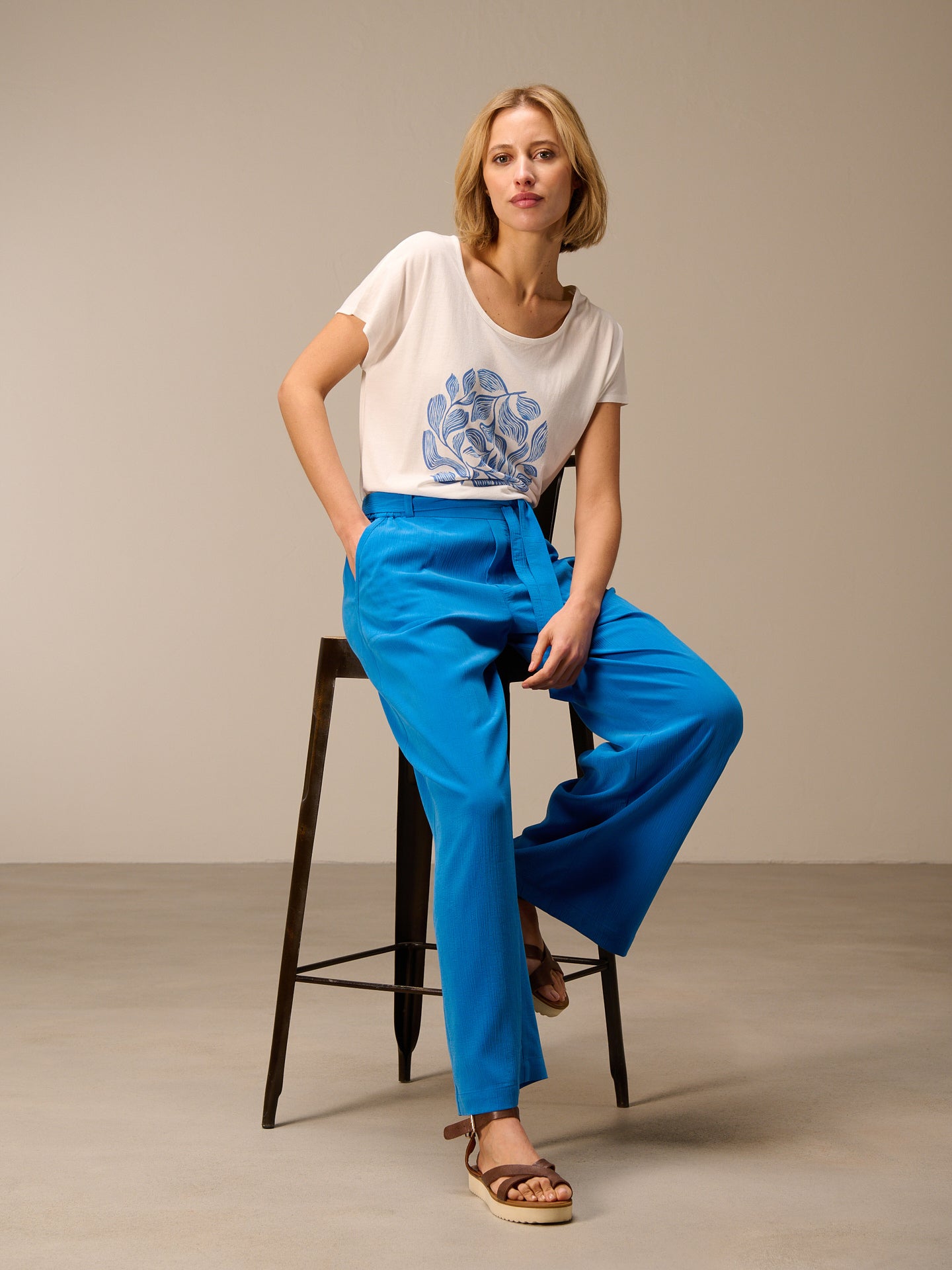 S26181_offwhite_4.jpg