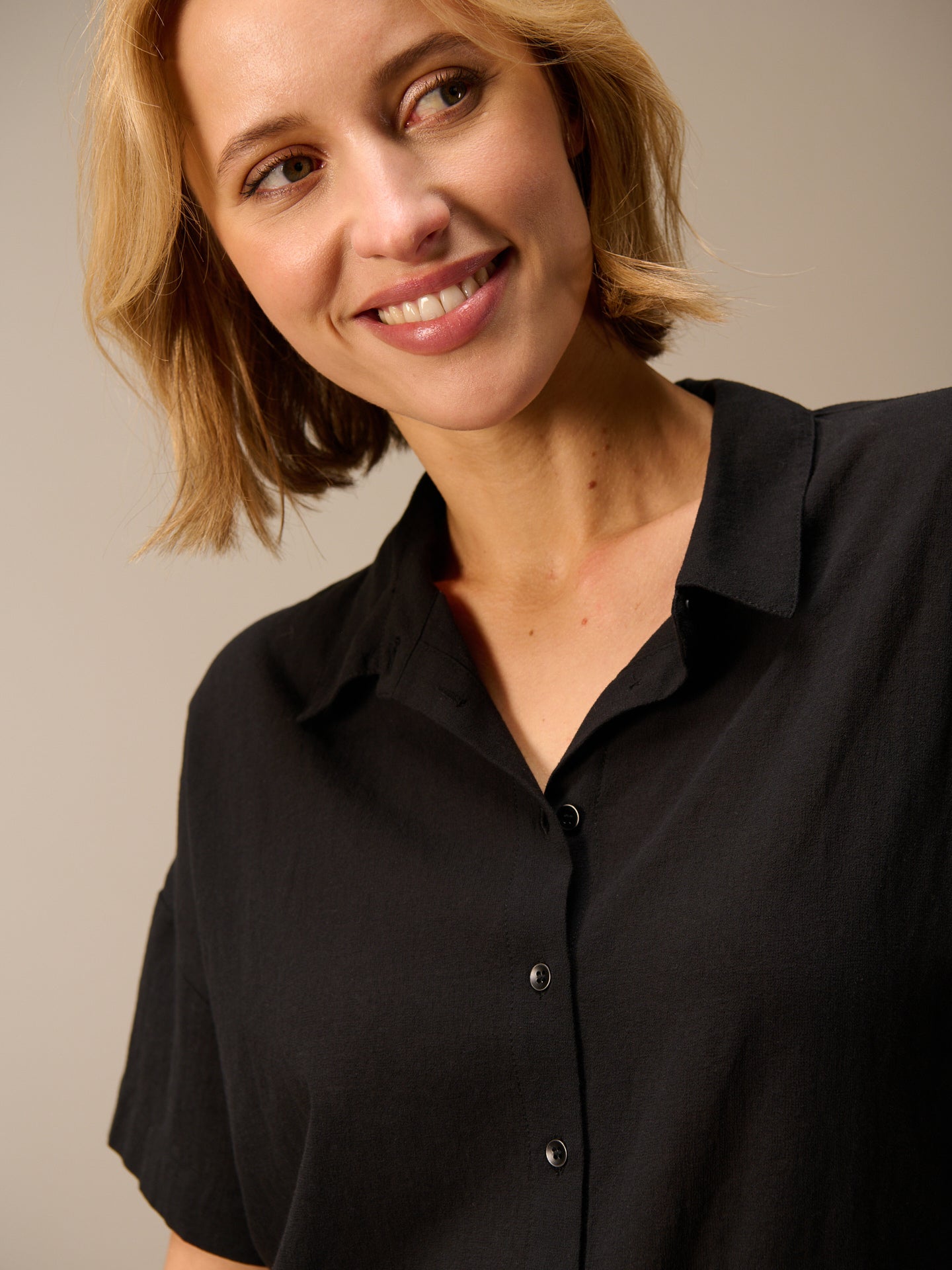 S26245_black_2.jpg