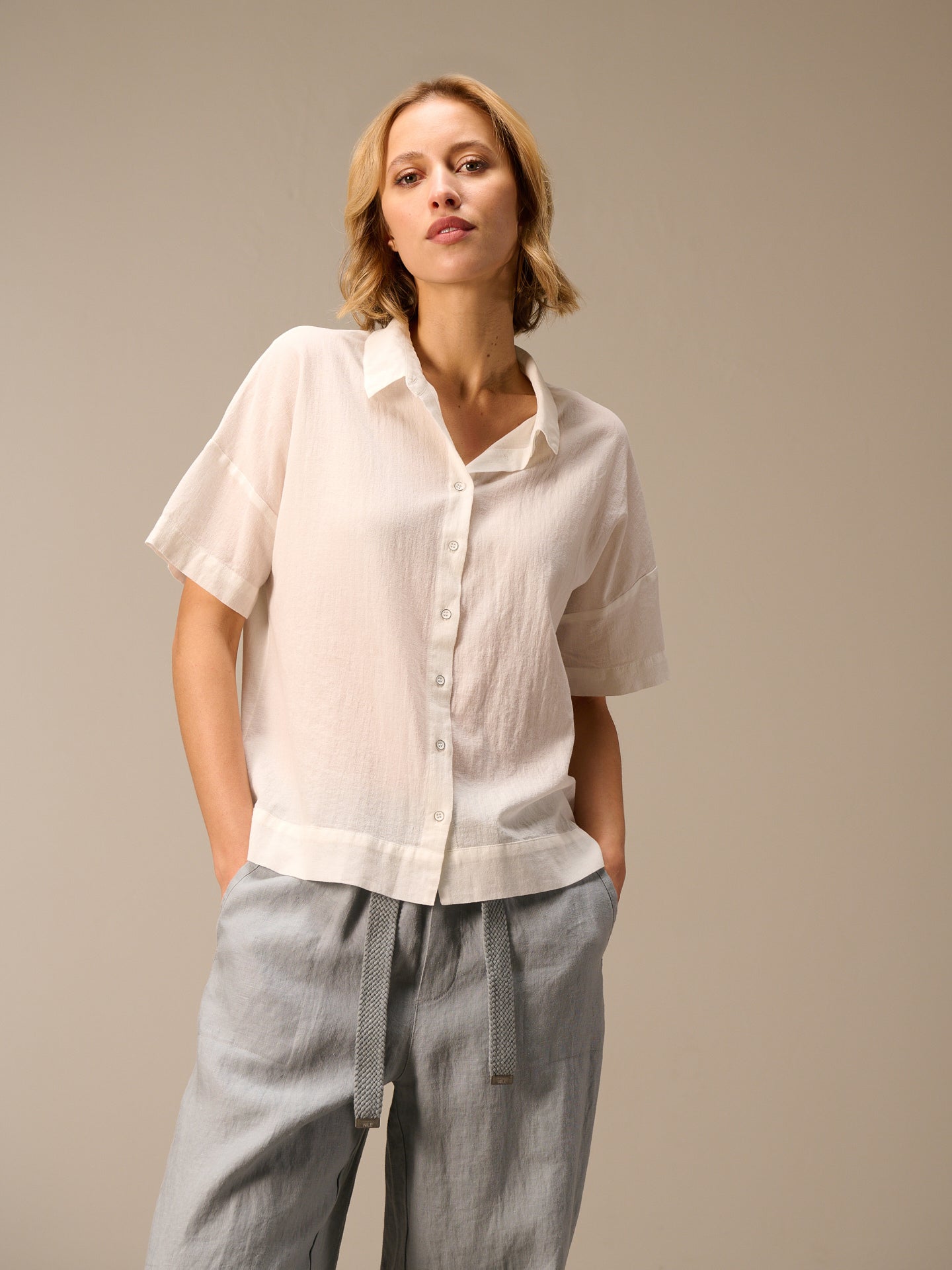 S26245_offwhite_1.jpg