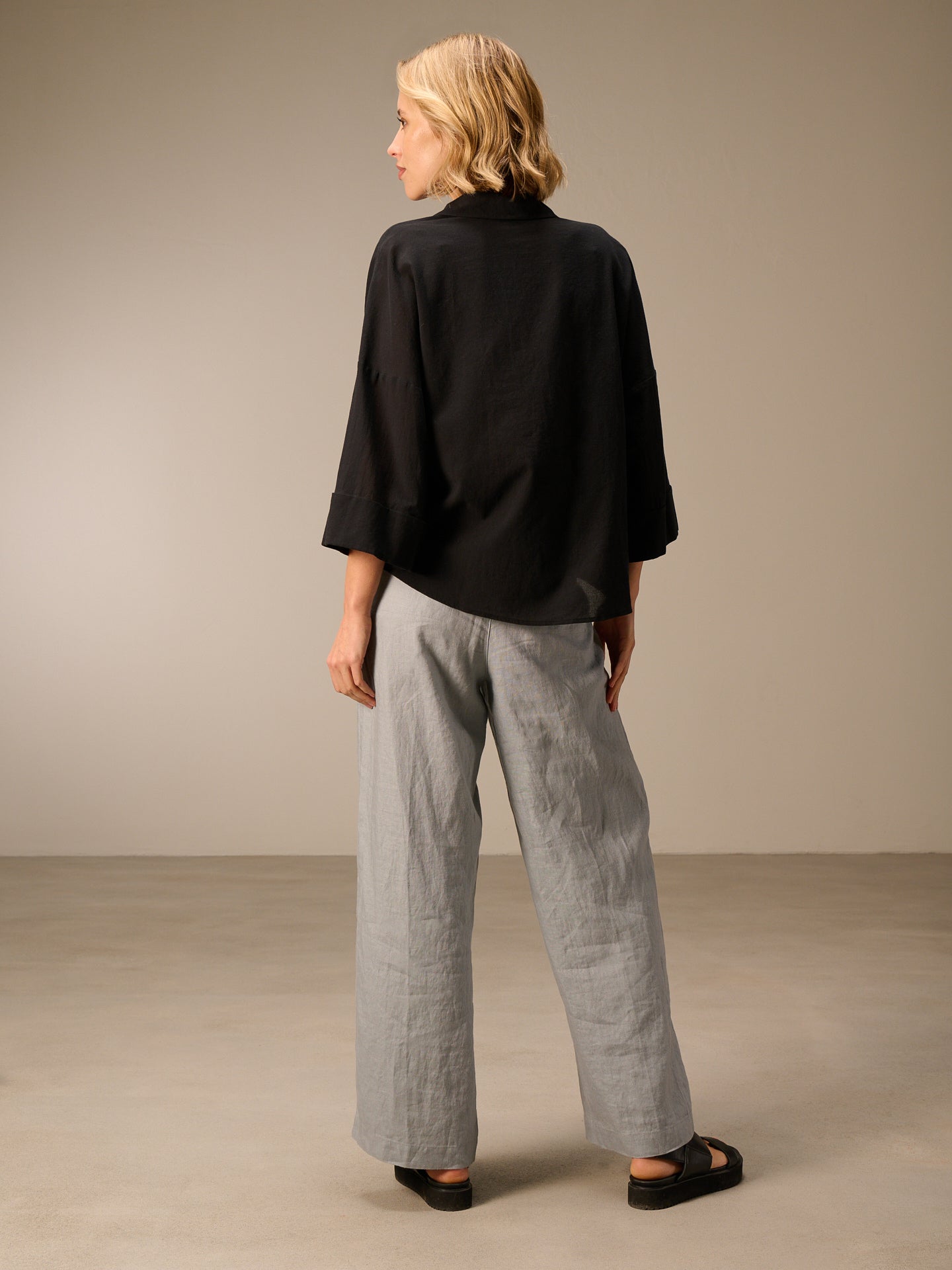 S26246_black_3.jpg