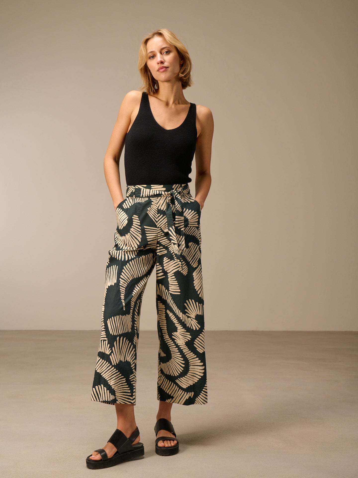 S26270_black_3.jpg
