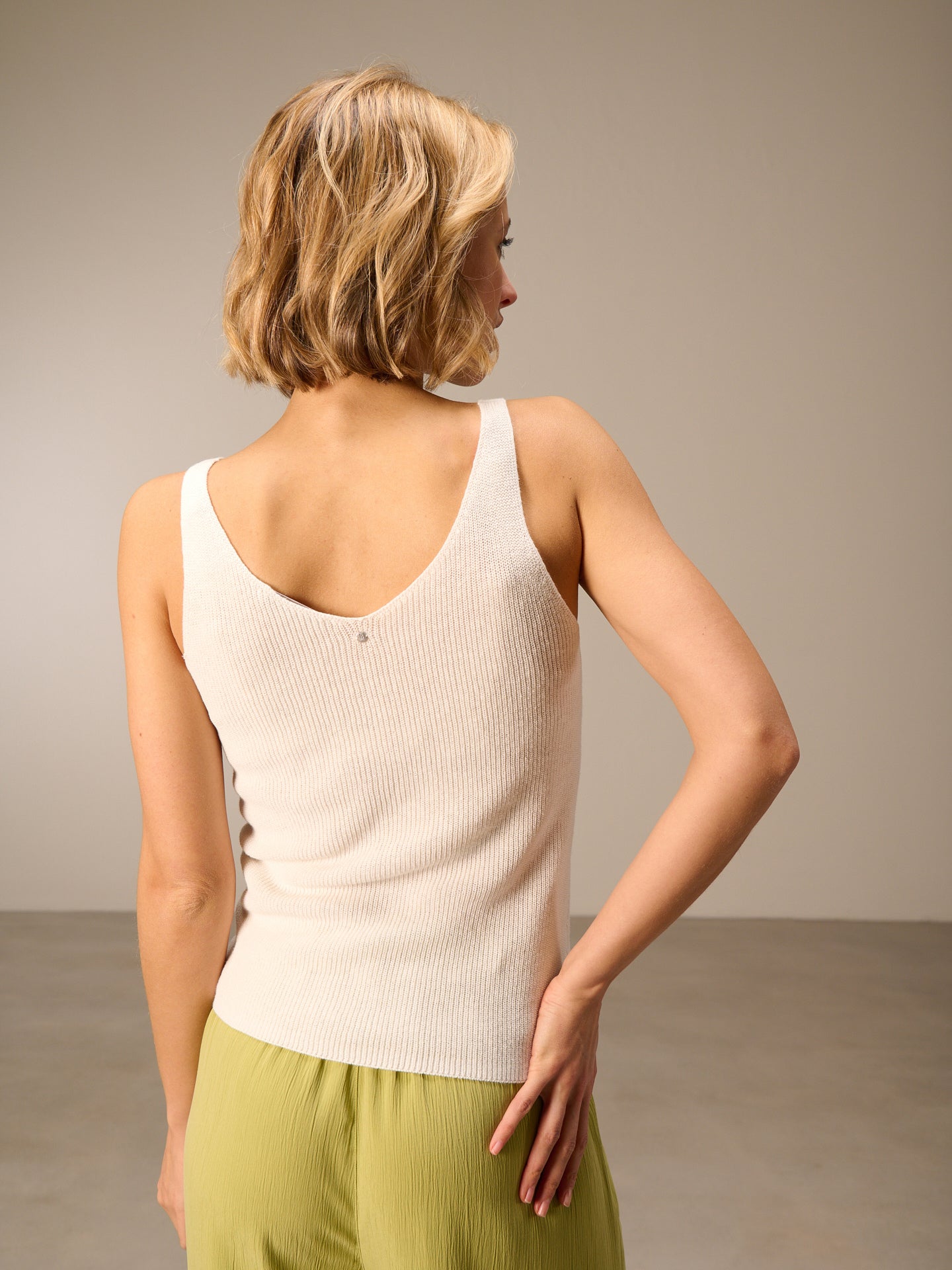 S26270_offwhite_3.jpg