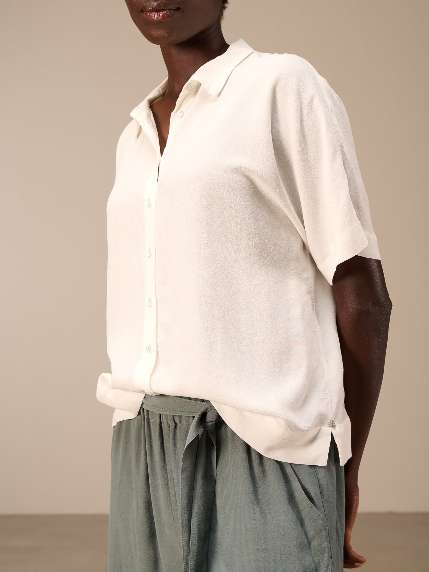 S26354_offwhite_4.jpg